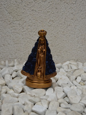 Estátua imagem escultura nossa sra aparecida manto em renda