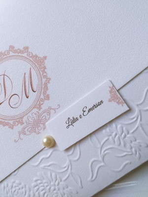 Convites de casamento com relevo