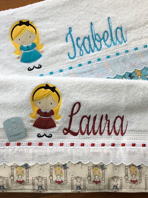 Toalha de banho infantil bordada com nome