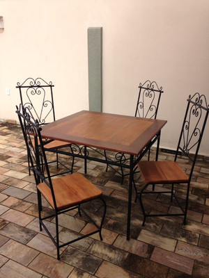 Conjunto mesa com cadeiras em ferro artesanal