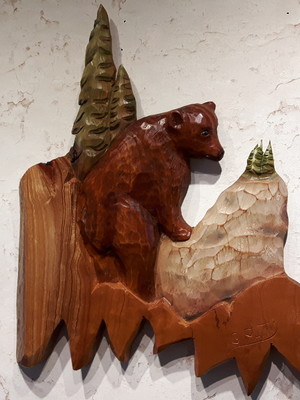 Escultura em madeira urso