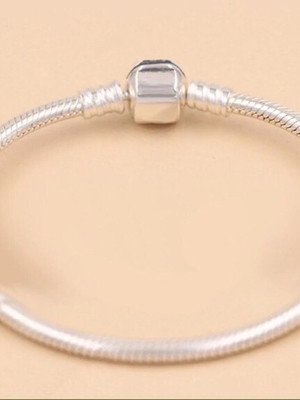 Pulseira com charmes
