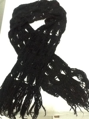 Cachecol preto de lã mousse em ponto renda