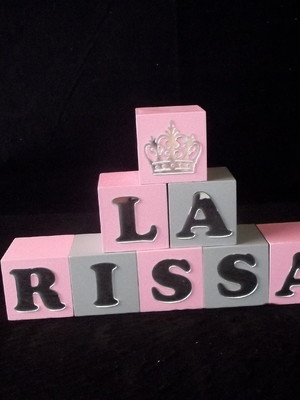 Cubo com nome larissa