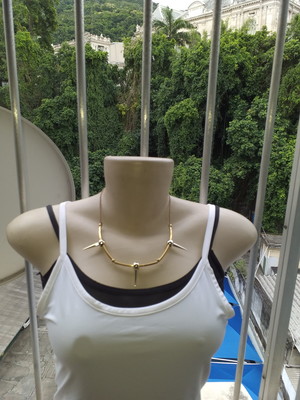 Colar "moça com spikes 2"