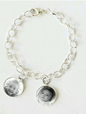 Pulseira bracelete com 2 pingentes com foto