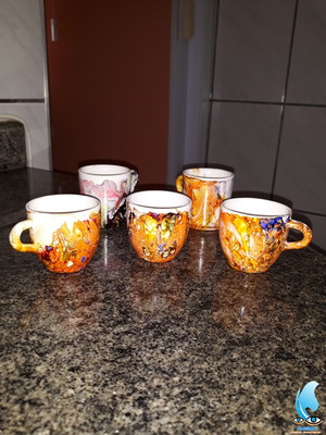 Xícaras de porcelana 60ml com pires e pintura em imersão