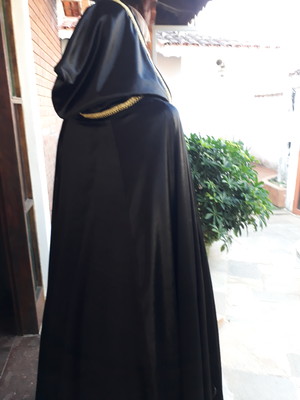 Capa para exu com capuz, dourado, de veludo forrado cetim