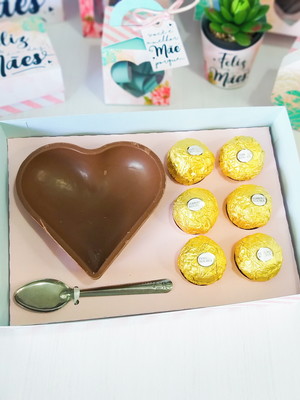Caixa para coração de colher 200g e 6 doces dia das mães