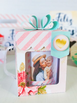 Caixa com caneca plástica dia das mães
