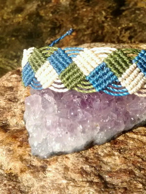 Pulseira de macramé