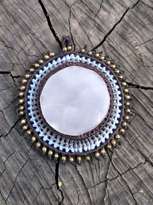 Colar mandala com onix branco