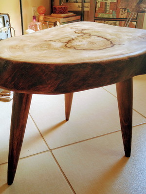 Mesa de centro rústica com pés palito