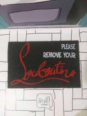 Capacho please remove your louboutins (fundo preto)
