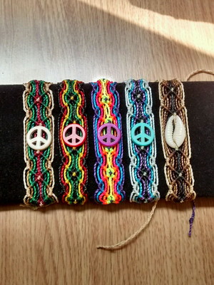 Pulseira de macrame símbolo da paz
