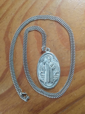 Corrente com medalhão de são bento