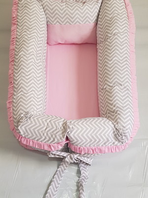 Ninho redutor de berço 2 peças com zíper chevron rosa cinza