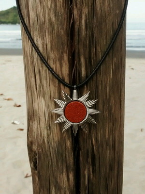 Colar de sol em aço inox com pedra do sol