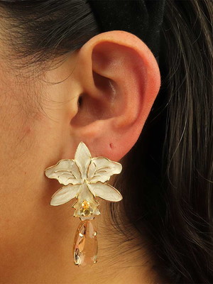 Maxi brinco de flor esmaltada com gota dourada