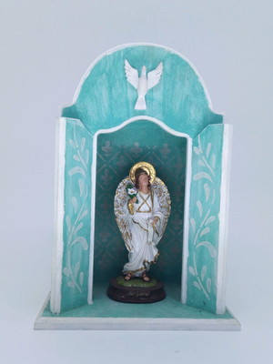 Oratório com imagem de são gabriel