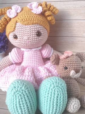 Boneca amigurumi 25cm + ursinha!