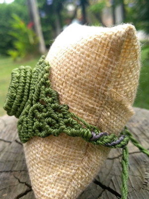 Pulseira de macramé com hematita