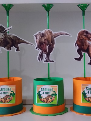 Kit com 10 centro / enfeite de mesa dinossauros - mod 04
