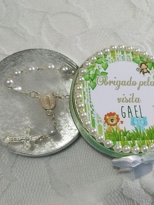 Latinha com mini terço lembrancinha