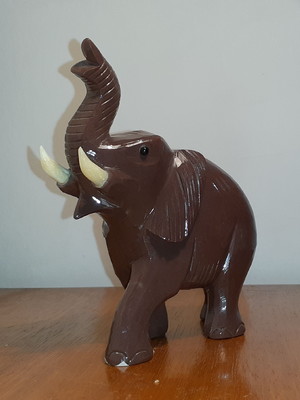 Elefante de pedra jaspe marrom
