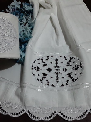 Toalha rosto e porta papel higiênico bordado re