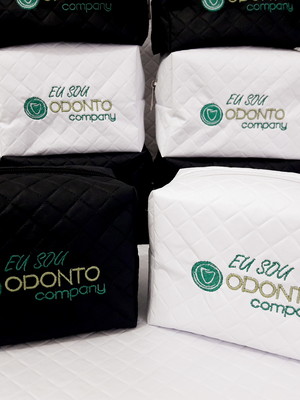 Necessaire box com logotipo bordado