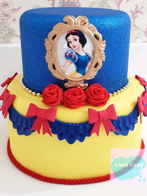 Mini bolo fake branca de neve
