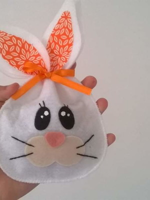 Sacolinha do coelhinho em feltro