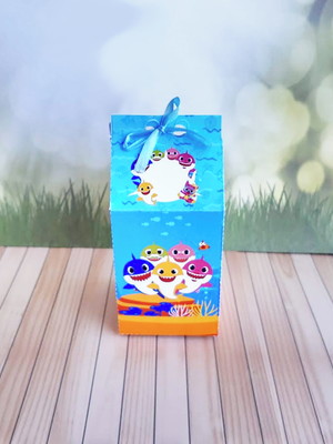 Caixa de leite personalizada com o tema baby shark