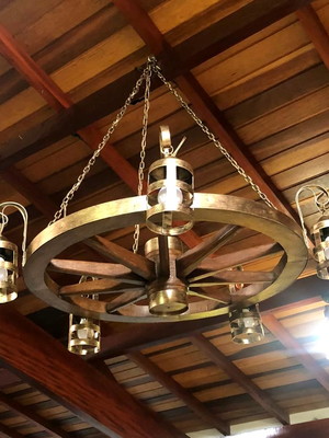 Lustre rústico roda de carroça 80cm com 5 bocais