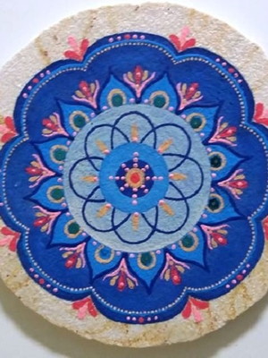 Mandala criatividade (pintada na pedra)