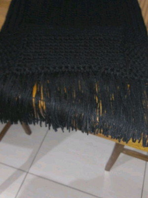 Xale cachecol com bolso, cor preta