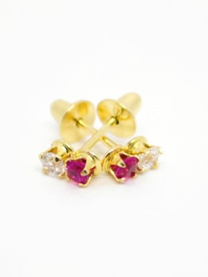 Brinco em ouro 18k gêmeos com zircônia vermelha b021