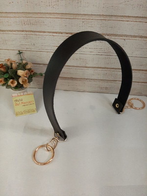 Alça couro eco com mosquetões e argolas douradas 58 cm leia
