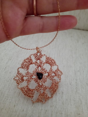 Colar artesanal crochê em fio de cobre com pedrinha onix pre