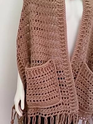 Cachecol com bolso em crochê