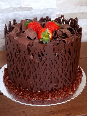 Bolo trufado de chocolate