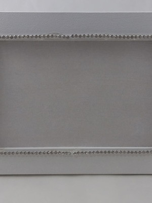 Porta retrato mdf decorado com strass e pérola.