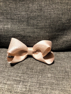 Laço boutique no elástico rosa claro com brilhos