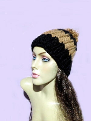 Gorro feminino com-crochê feito com lã- -pronta entrega