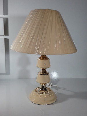 Abajur clássico para quarto modelo news bege
