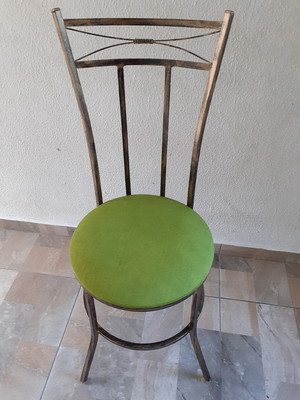 Cadeira confortável em ferro