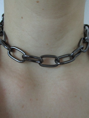 Colar choker corrente grafite