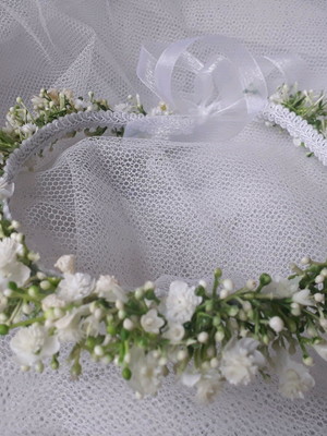 Coroa de gipsophilas brancas