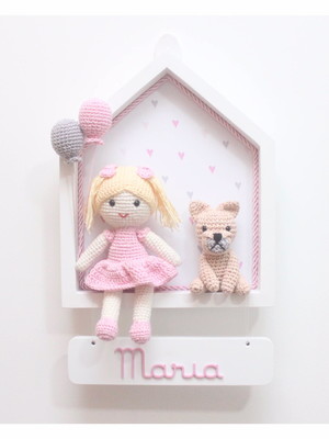 Boneca com cachorro - casa branca - porta maternidade